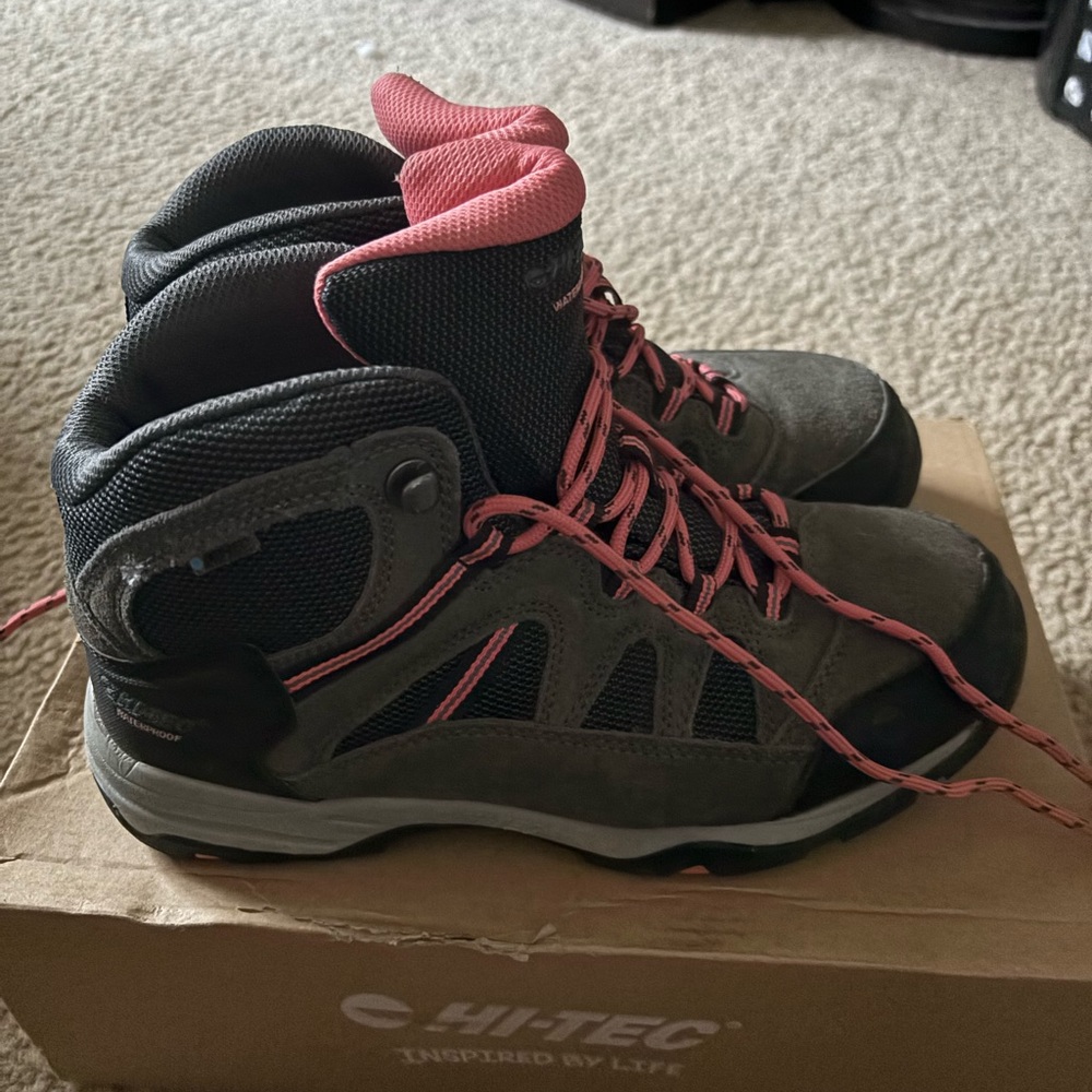 HI-TEC women’s hiking boots